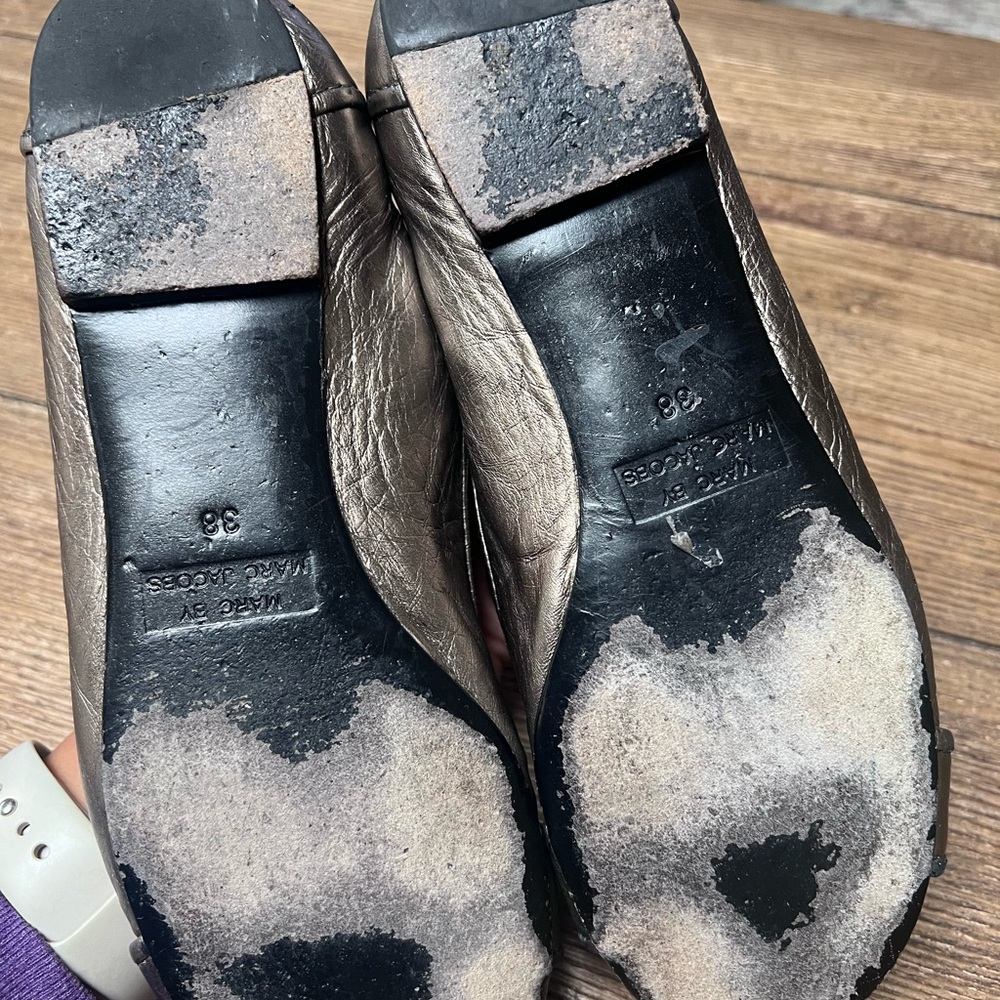 MARC JACOBS pewter metallic turnlock logo flats shoes - Picture 7 of 10